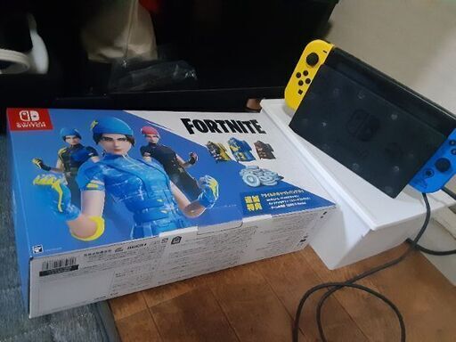 【美品】FORTNITE　Switch本体
