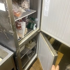 業務用冷凍庫(二つ扉)
