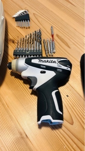 【値下げ】マキタ　インパクトドライバー　掃除機　予備電池パックあり 値下げ】マキタ インパクトドライバー 掃除機 予備電池パックあり