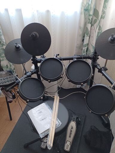 Alesis 電子ドラム一式、Roland防振マット、丸椅子スティックつき