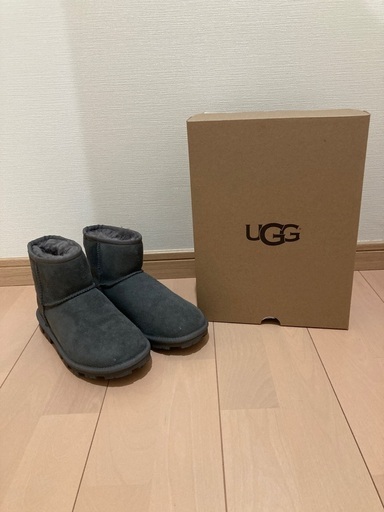 UGG 定番ムートンブーツ　グレー　23cm