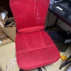 3月10日まで！ 赤い椅子 
