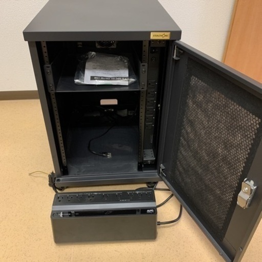 【受渡済】無停電電源装置と専用ラック（購入時10万円）
