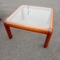 【引き取り手決定】ガラス天板木製座卓　木製テーブル　約７０cm四...