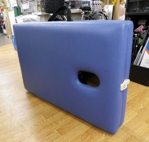 髙田ベッド 折りたたみマッサージベッド ブルー 有孔 スチール脚 うつ伏せ可能 エステベッド 施術台　西岡店 髙田ベッド 折りたたみマッサージベッド ブルー 有孔 スチール脚