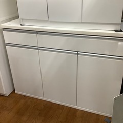 バーカウンターテーブル　ニトリ　3枚扉　引き出し付き