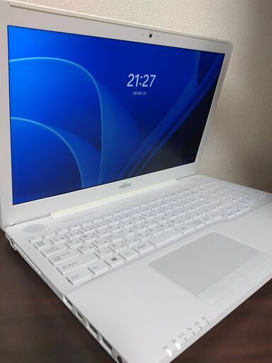 富士通白　高年式ハイスペック　高性能7世代４コア８スレッド版Core i7搭載 高速SSD480G　メモリ大容量8G　スリムモデル　テンキー　フルHD大画面15.6インチ　高音質専用スピーカー搭載　カメラ内蔵　HDMI出力　USB3.0 Wifi対応