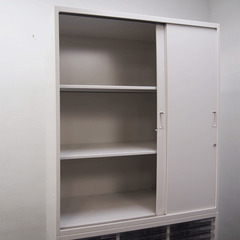 【使用1ヶ月】ITOKI シンラインキャビネット　クリスタルトレイ型 A4縦浅型33 A4縦深型15 ベース付 + 3枚引戸型 書庫 新品23万円程度 (JA37)