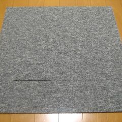 日本製タイルカーペット厚み6.5㎜・１枚１４０円・在庫１７枚（１...