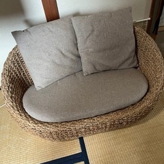 藤のソファー
