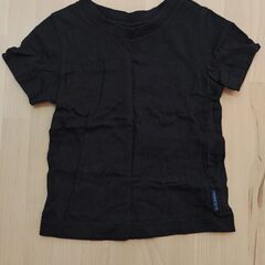 黒Tシャツ