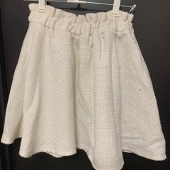 白色　スカート