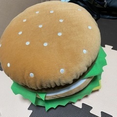 ビッグマックのぬいぐるみ？