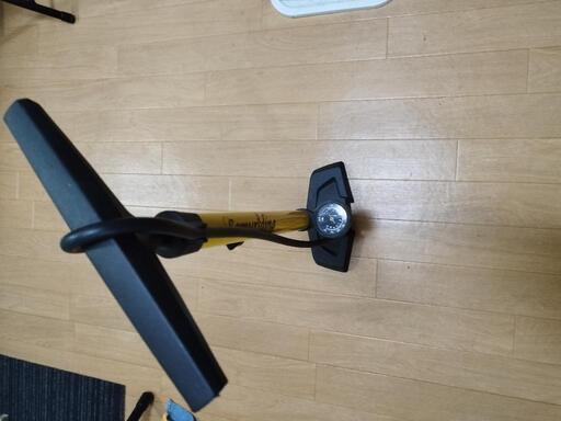 至急息子の病院の費用の為に出品します。トリック製ロードバイク、サイコン、テール、空気入れ、緊急用小型空気入れ、パンク修理キット付
