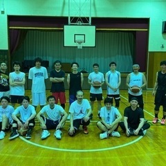 西中学校にて月に3回活動中、社会人バスケチーム。