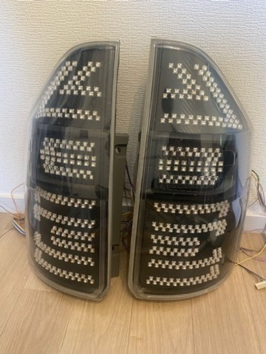 70voxy  テールランプ？