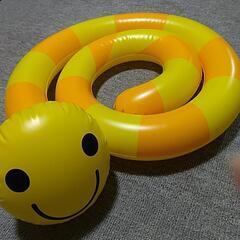 【お渡し完了】可愛いヘビ(？)の浮き輪、スマイルCDケースのセット