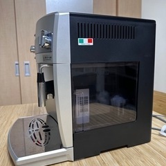 都内23区送料無料❗️デロンギ　マグニフィカS 全自動エスプレッソマシン✨ デロンギ、日本法人20周年記念の「マグニフィカ S」限定ホワイトモデル