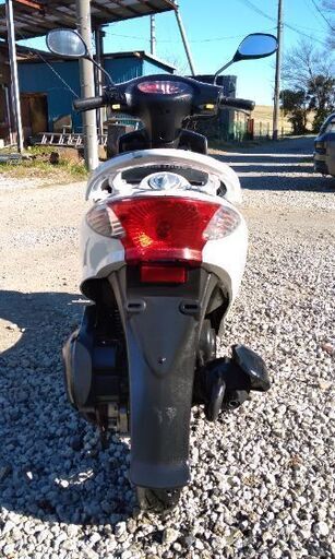 優れたエンジン。  2018年モデル。 実走行距離は2040km。 非常に速いバイク。  SYM(Xpro)(風) 50. . フロントタイヤほぼ新品です。 リヤタイヤはほぼ新品です。 フロントブレーキパッドはほぼ新品です。 リアブレーキパッドは新品です。 エンジンオイルは新品です。 サイドスタンド付き。 優れたエンジン。 2018年モデル。 実走行距離は2040km。 非常に速い