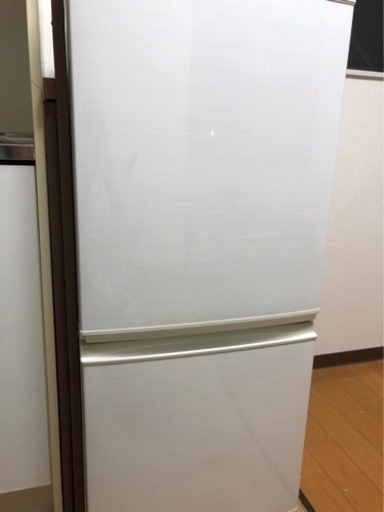 SHARP一人〜二人用サイズ冷蔵庫。最終値下げ！ほぼ新品！