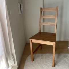 IKEAのダイニングテーブルのセットの椅子