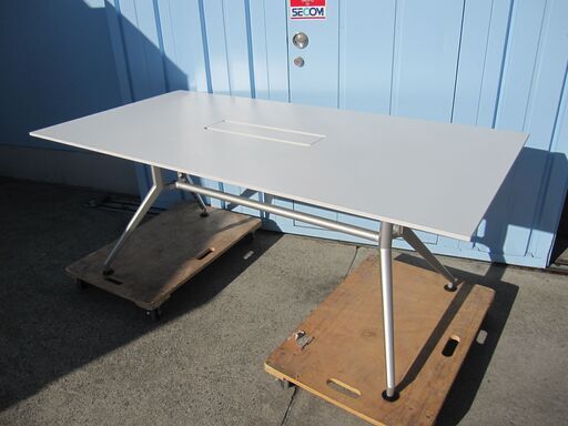 会議テーブル　ホワイト　イトーキ製　DDDP-189WS-W9
