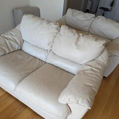引っ越しの為、本革ソファー差し上げます　IKEA