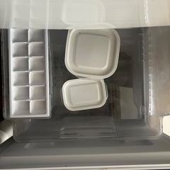 2021年モデルの中古のSHARPブランドの白色冷蔵庫