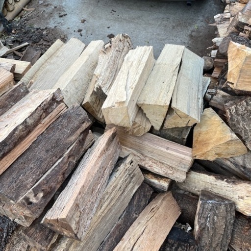 直ぐに使える広葉樹ミックス乾燥割り薪 軽トラ1杯分約1