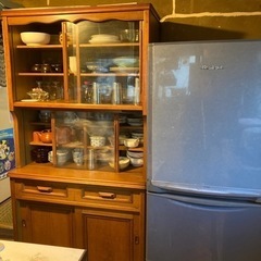 食器棚 古い物です🔴何方からも連絡無き時は5日したら壊して捨てる...