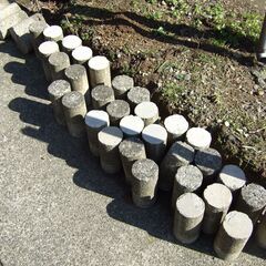 円柱のコンクリートブロック（１０Cm×２０Cm）　約１４０個　無料