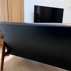 カリモク60 Kチェア2シーター W36143 スタンダードブラック アームトップ/ビーチ材