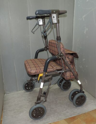 シルバーカー島製作所シンフォニーSP/綺麗/腰かけ/荷物入れ/手元ブレーキ