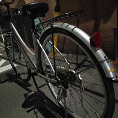 26インチの自転車。購入から1年。色はシルバー。鍵は２本。ライト...