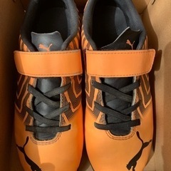 中古☆PUMAサッカートレーニングシューズ22.0