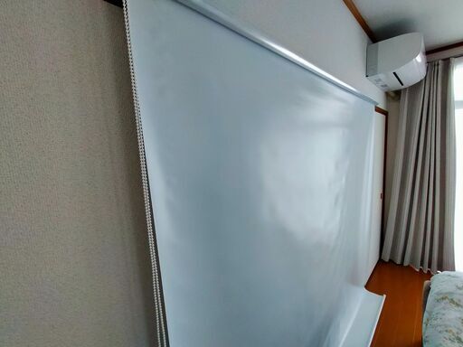 プロジェクター用　ロールスクリーン