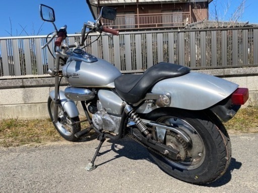 ☆マグナ50.ロングフォーク&スラッシュマフラーのカスタム車^_^前後タイヤダンロップ製新品交換・キャブレーターオーバーホール済み ☆マグナ50.ロングフォーク&スラッシュマフラーのカスタム車^_^前後タイヤ