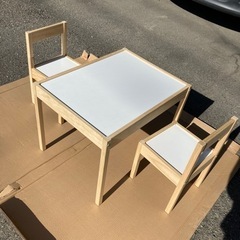 IKEA  子ども用　テーブル　チェア　2脚付き