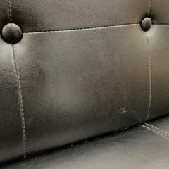 レトロデザインの2人掛けソファーをご紹介致します。