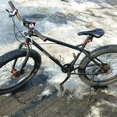 セール中につき、通常特価29,678円より8,000円引きの21,678円!　　SAGISAKA サギサカ ファットバイク 26インチ 7段変速 MAD BIKE 極太タイヤ 自転車