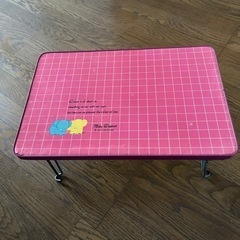 折りたたみテーブル　ピンク