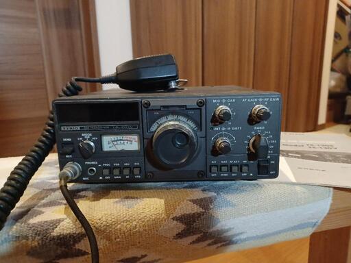 アマチュア無線機　TSー１３０Vです。