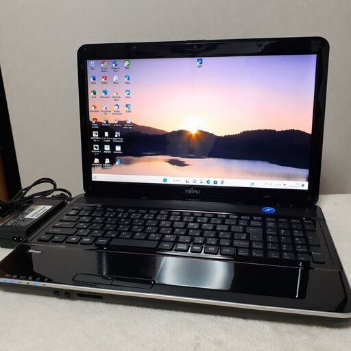 【取引中です】office 2021　美品　fujitsu　LIFEBOOK　15インチ　SSD　カメラ　マルチ　Wi-Fi　Bluetooth　テンキー付き　Windows11