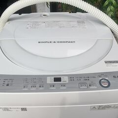 シャープの洗濯機／購入3年前　実利用1年弱  稼働式の台お付けします。