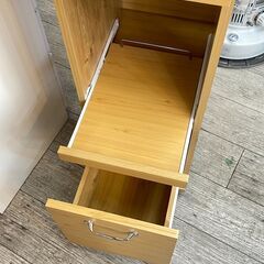 キャスター付き スリムキッチンラック 幅32cm 隙間収納 食器棚 ガラス