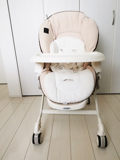 【美品】コンビ Combi ネムリラ おやすみ＆チェア　ベビー　５段階高さ調節　３段階調節テーブル　手動スウィング　キャスター付き