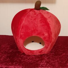 【美品】真っ赤なリンゴのキャットハウス