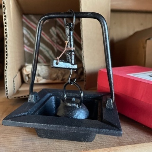 足の上には落としたくないな南部鉄器 囲炉裏 灰皿 6点セット 足の上には落としたくないな南部鉄器 囲炉裏 灰皿 6点セット