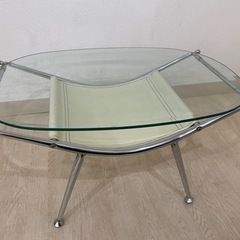 ガラスの白いセンターテーブル