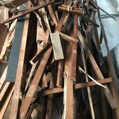 倉庫の解体で出た木材